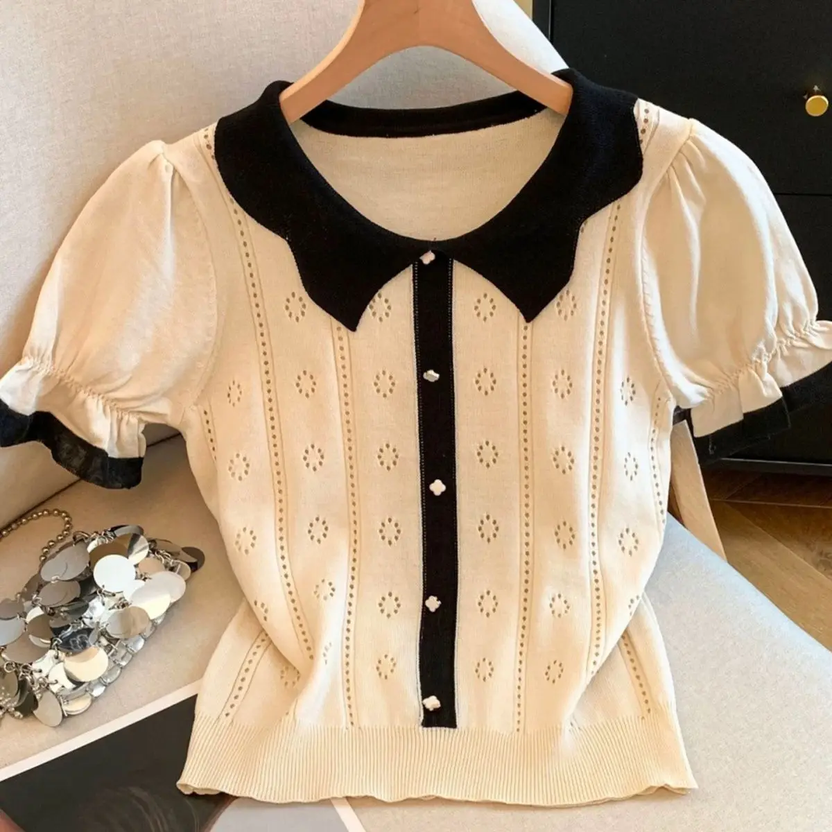 Летняя мода в консервативном стиле, лоскутный свитер с отложным воротником и короткими рукавами, женский корейский ажурный вязаный пуловер, футболка
Летняя мода в консервативном стиле, лоскутный свитер с отложным воротником и короткими рукавами, женский корейский ажурный вязаный пуловер, футболка