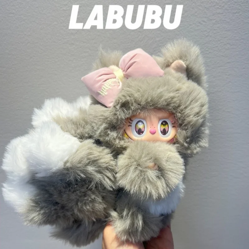 Новая плюшевая кукла Labubu ручной работы с девятихвостой лисой, игрушка из чистого винила с глухой коробкой для лица, модная коллекционная толстая девятихвостая лиса без куклы
Новая плюшевая кукла Labubu ручной работы с девятихвостой лисой, игрушка из чистого винила с глухой коробкой для лица, модная коллекционная толстая девятихвостая лиса без куклы