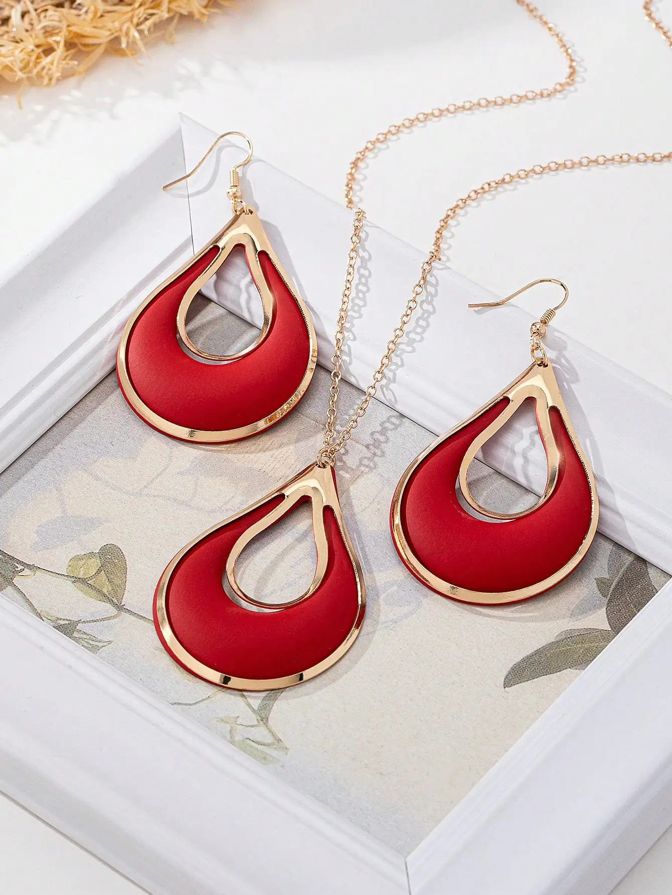 3pcs/Set Minimalist Teardrop Metal Painted Earrings & Necklace Jewelry Set For Women
3pcs/Set Minimalist Teardrop Metal Painted Earrings & Necklace Jewelry Set For Women