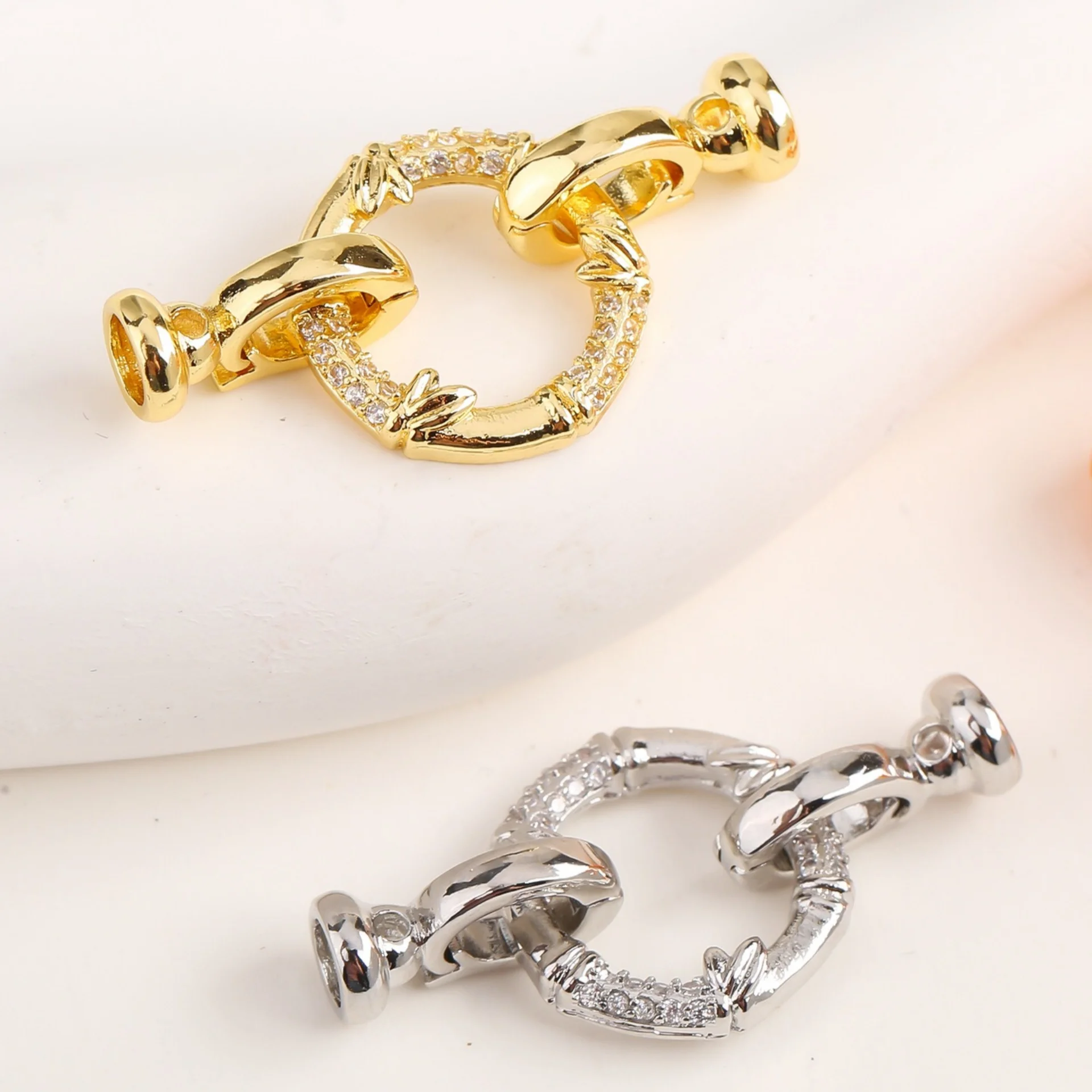 1 Piece Rabbit Ear Micro-set Zircon Circle Pearl Necklace Bracelet Connecting Buckle DIY Jewelry Universal Buckle Accessories
1 Piece Rabbit Ear Micro-set Zircon Circle Pearl Necklace Bracelet Connecting Buckle DIY Jewelry Universal Buckle Accessories