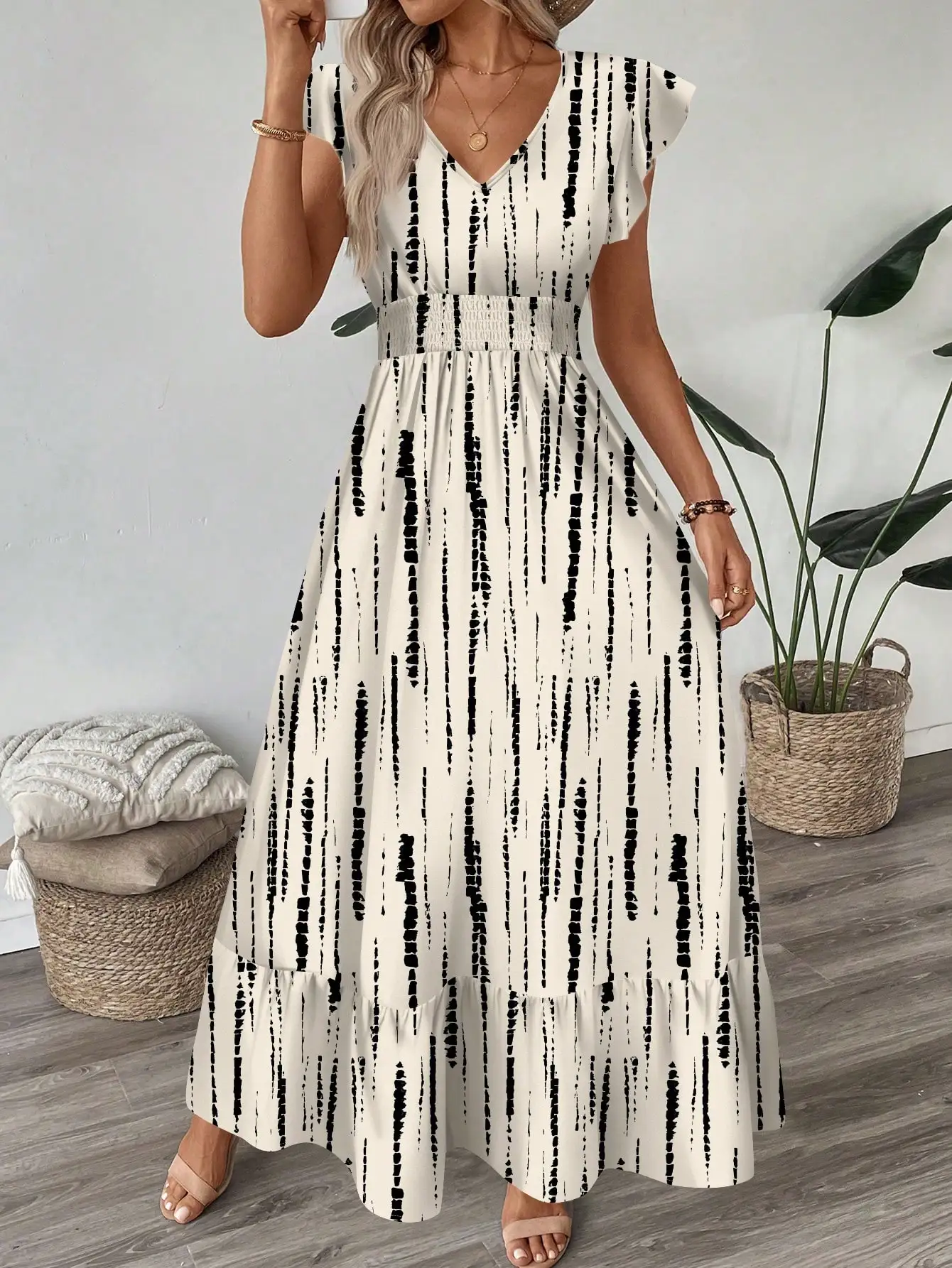 Black & Cream Abstract Print Shirred Waist A-Line Maxi Dress with Cap Sleeves
Black & Cream Abstract Print Shirred Waist A-Line Maxi Dress with Cap Sleeves