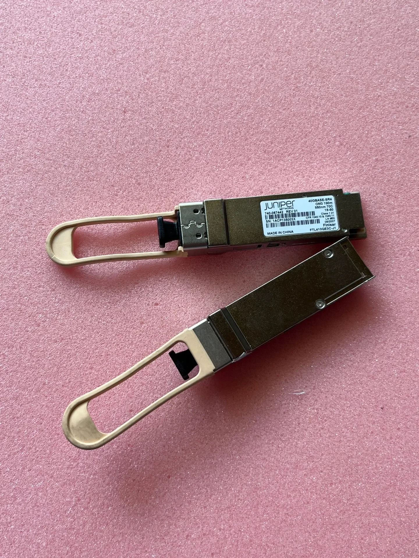 1PCS Juniper QSFP 40G Transceiver 40GBASE SR4 740-067442 FTL410QE3C-J1 OM3 100M 850NM Juniper Networks 40GB QSFP
1PCS Juniper QSFP 40G Transceiver 40GBASE SR4 740-067442 FTL410QE3C-J1 OM3 100M 850NM Juniper Networks 40GB QSFP