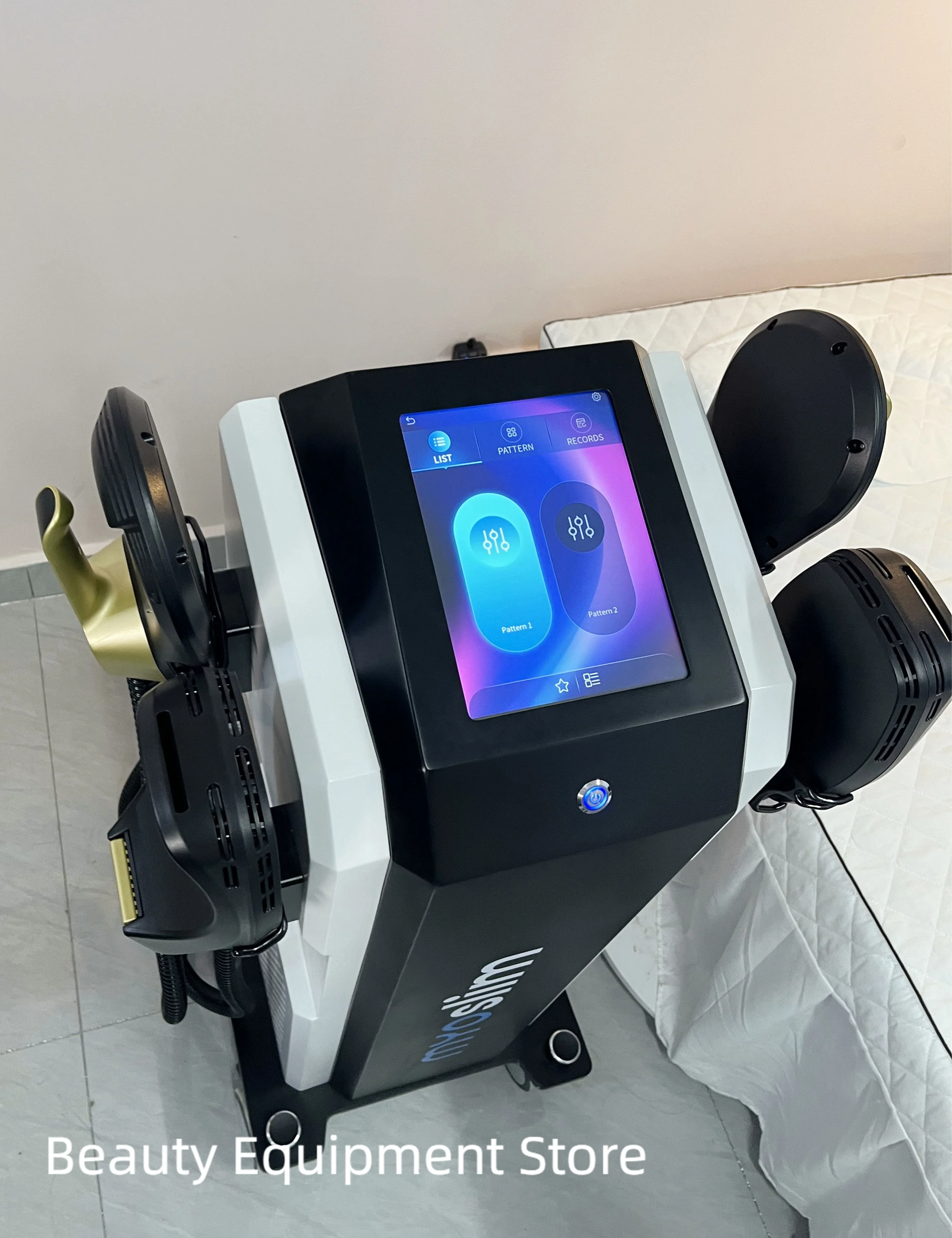 Профессиональный аппарат для коррекции фигуры EMS с 4 манипулами, RF-стимуляцией мышц и удалением жира, радиочастотный EMS-аппарат для похудения
Профессиональный аппарат для коррекции фигуры EMS с 4 манипулами, RF-стимуляцией мышц и удалением жира, радиочастотный EMS-аппарат для похудения