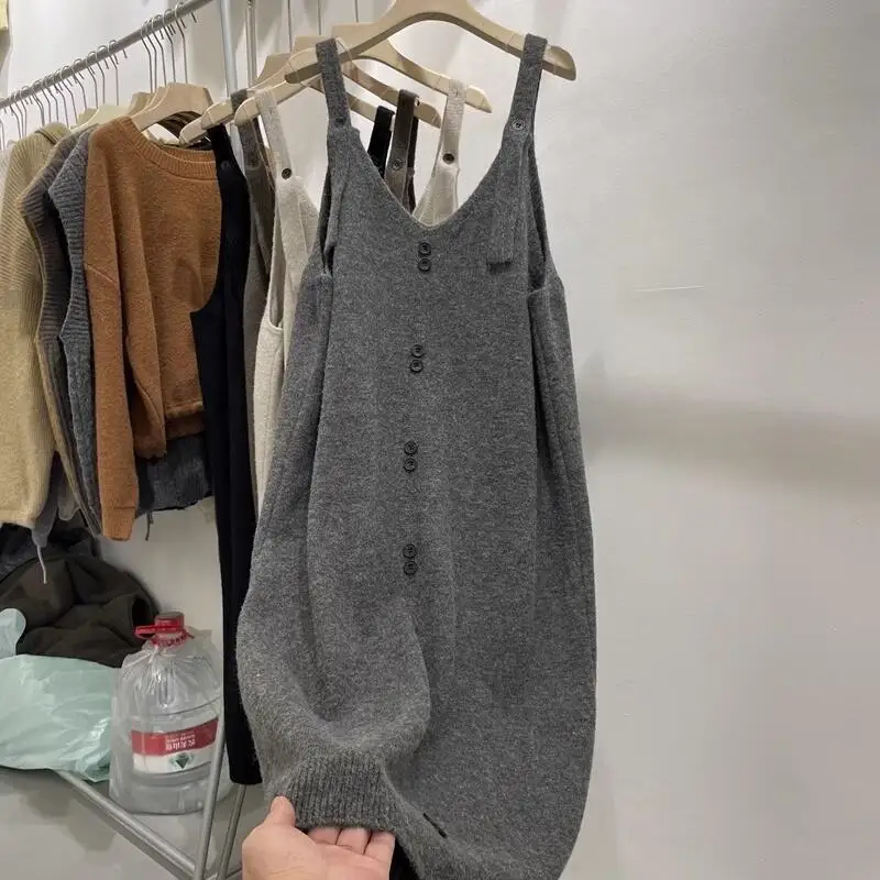 Gray knitted suspender skirt dress for women autumn and winter 2025 new skirt loose mid-length sweater suspender skirt
Gray knitted suspender skirt dress for women autumn and winter 2025 new skirt loose mid-length sweater suspender skirt