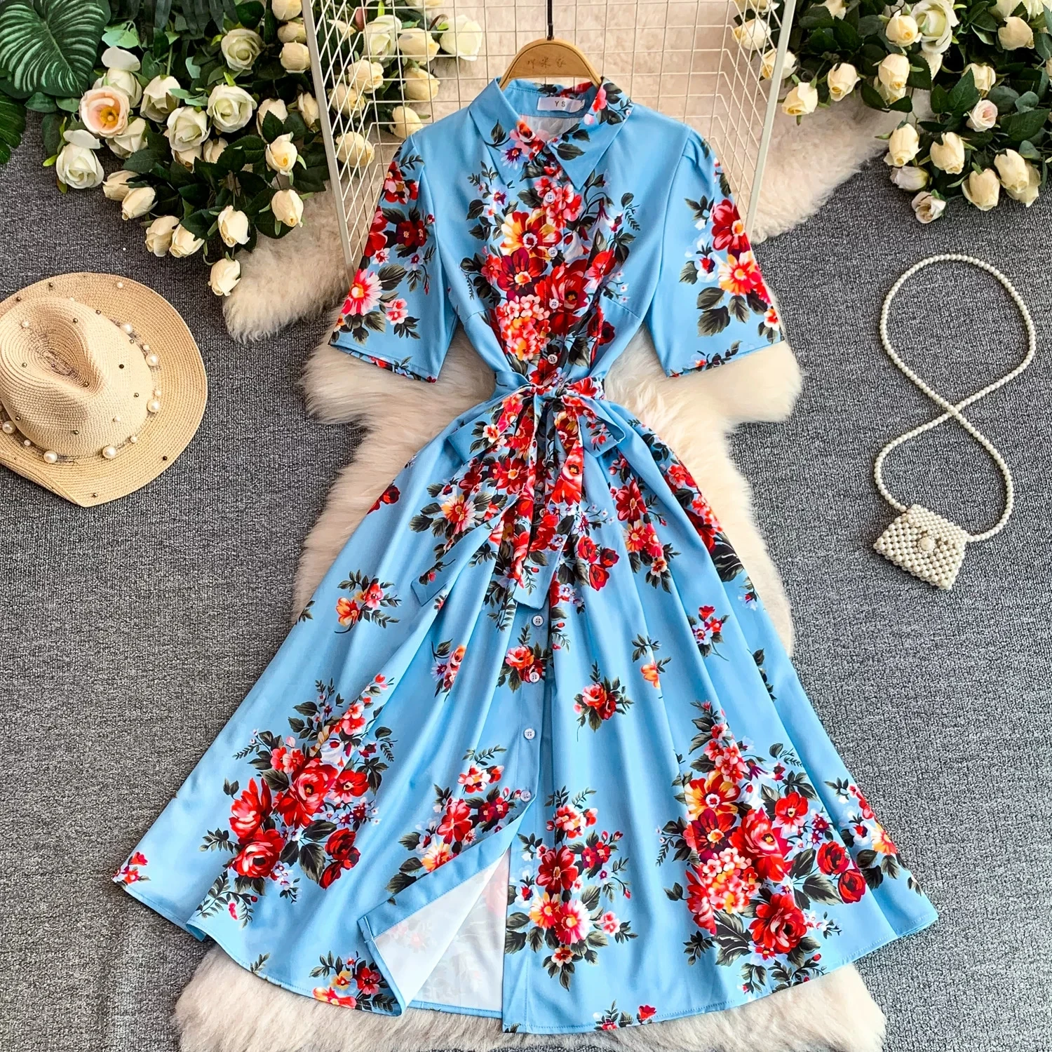 Vintage Blue Floral Print Dress Women V-Neck Puff Short Sleeve High Waist A-Line Midi Skirt Elegant Summer Party Dresses 2026
Vintage Blue Floral Print Dress Women V-Neck Puff Short Sleeve High Waist A-Line Midi Skirt Elegant Summer Party Dresses 2026