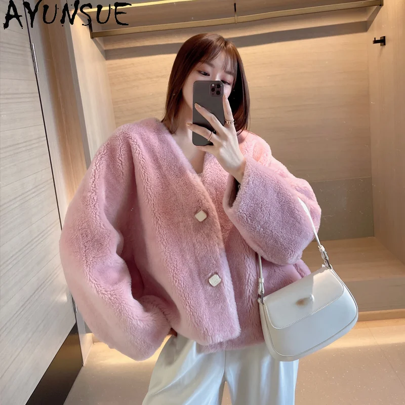 AYUNSUE New Fashion Sheep Shearing Jacket Short Fur Coat Women 100% Wool Jackets for Women V Neck Fur Jacket Women Coats Winter
AYUNSUE New Fashion Sheep Shearing Jacket Short Fur Coat Women 100% Wool Jackets for Women V Neck Fur Jacket Women Coats Winter