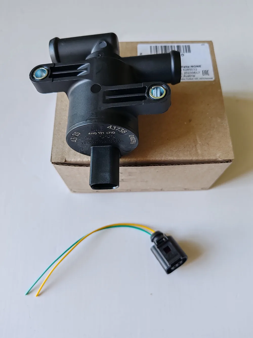 4H0121671D 4H0121671B New Good Heater Control Valve For AUDI A4 A5 A6 C7 A7 A8 Q5 VW Golf 7 Passat B8 Cooling Solenoid Valve
4H0121671D 4H0121671B New Good Heater Control Valve For AUDI A4 A5 A6 C7 A7 A8 Q5 VW Golf 7 Passat B8 Cooling Solenoid Valve