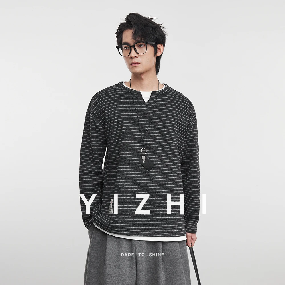 480g Heavyweight Men's Striped Faux Two-Piece Sweatshirt 2025 Autumn Winter New Slightly Wide Casual V-Neck Pullover
480g Heavyweight Men's Striped Faux Two-Piece Sweatshirt 2025 Autumn Winter New Slightly Wide Casual V-Neck Pullover