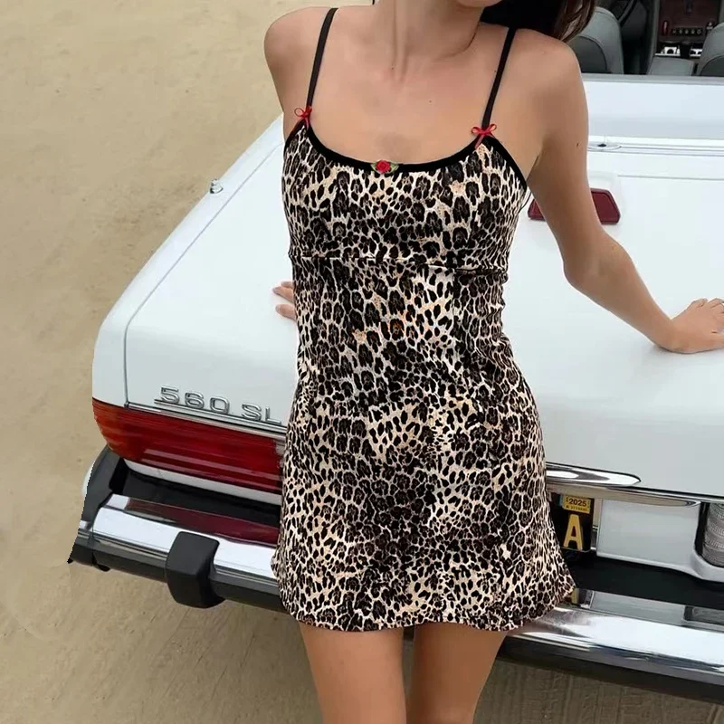 Retro Leopard Print Sleeveless Dress for Holiday Party Sexy Bows Straps Applique Sundress Coquette Aesthetic Robe Y2K
Retro Leopard Print Sleeveless Dress for Holiday Party Sexy Bows Straps Applique Sundress Coquette Aesthetic Robe Y2K