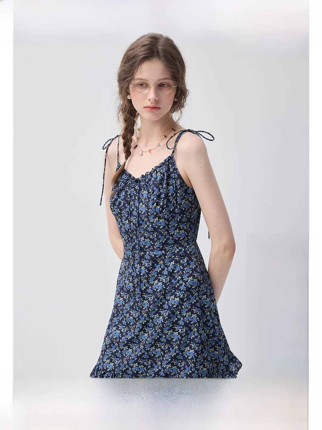 Hepburn Garden VEGA CHANG Floral Print Halter Dress Summer 2026 Commute Style Gathered Hemline Sleeveless Women's Dress
Hepburn Garden VEGA CHANG Floral Print Halter Dress Summer 2026 Commute Style Gathered Hemline Sleeveless Women's Dress