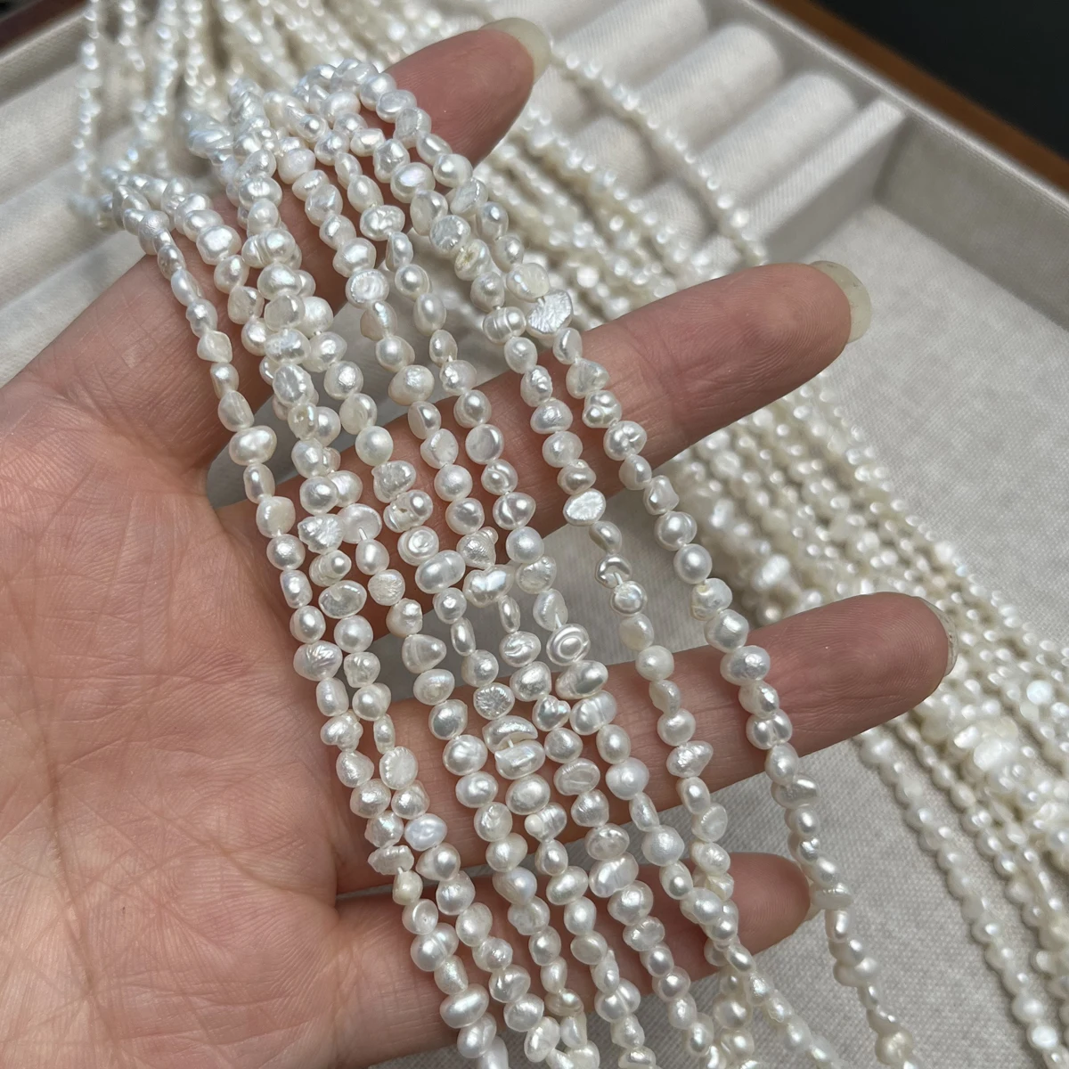4-5mm Natural Pearl Semi-Finished Beads Irregularly Shaped Beads for Jewelry Making DIY Necklace Bracelet Accessories Wholesale
4-5mm Natural Pearl Semi-Finished Beads Irregularly Shaped Beads for Jewelry Making DIY Necklace Bracelet Accessories Wholesale