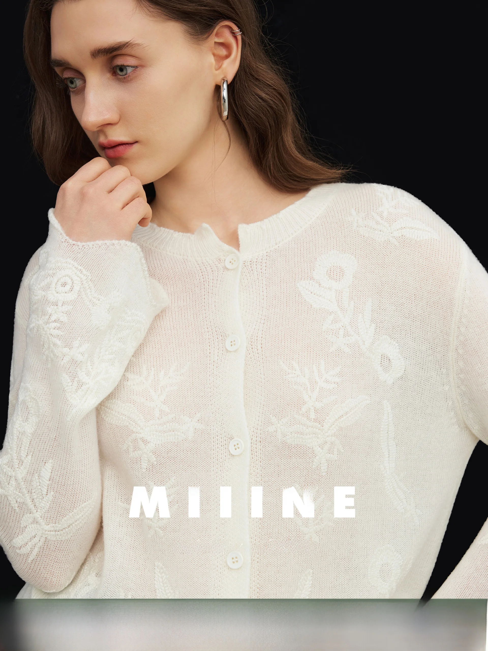 Miiine Romantic round Neck Open Cardigan Woolen Knitted Sweater with Embroidery Hollow out Batsman Trim Casual Women's Wear
Miiine Romantic round Neck Open Cardigan Woolen Knitted Sweater with Embroidery Hollow out Batsman Trim Casual Women's Wear