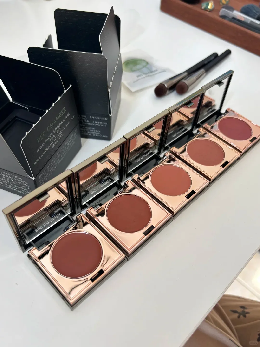 Red Chamber Multi-purpose Blush Cream RC Eyeshadow Lipstick Brush Paste Chu Mei Le Kui Eye Shadow Powder Clay Lip Glaze
Red Chamber Multi-purpose Blush Cream RC Eyeshadow Lipstick Brush Paste Chu Mei Le Kui Eye Shadow Powder Clay Lip Glaze