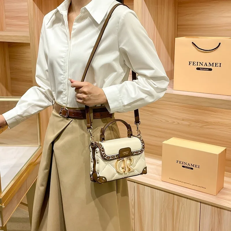Women's handbag diamond grid high-end contrasting color box bag 2025 new fashionable single shoulder chain crossbody bag
Women's handbag diamond grid high-end contrasting color box bag 2025 new fashionable single shoulder chain crossbody bag