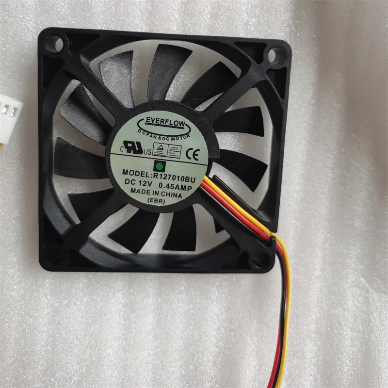 70x70x10 mm R127010BU DC 12V 0.45AMP cooling fan
70x70x10 mm R127010BU DC 12V 0.45AMP cooling fan