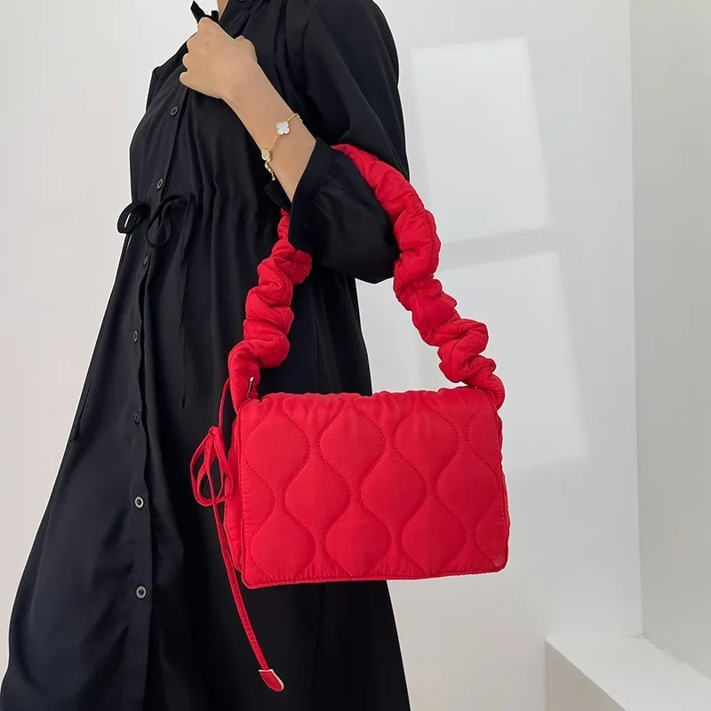 2025 New Female Cloud Bubble Single Shoulder Tote Tote Bag Handbag Large Capacity Crossbody Bags Ladies Square Bags
2025 New Female Cloud Bubble Single Shoulder Tote Tote Bag Handbag Large Capacity Crossbody Bags Ladies Square Bags