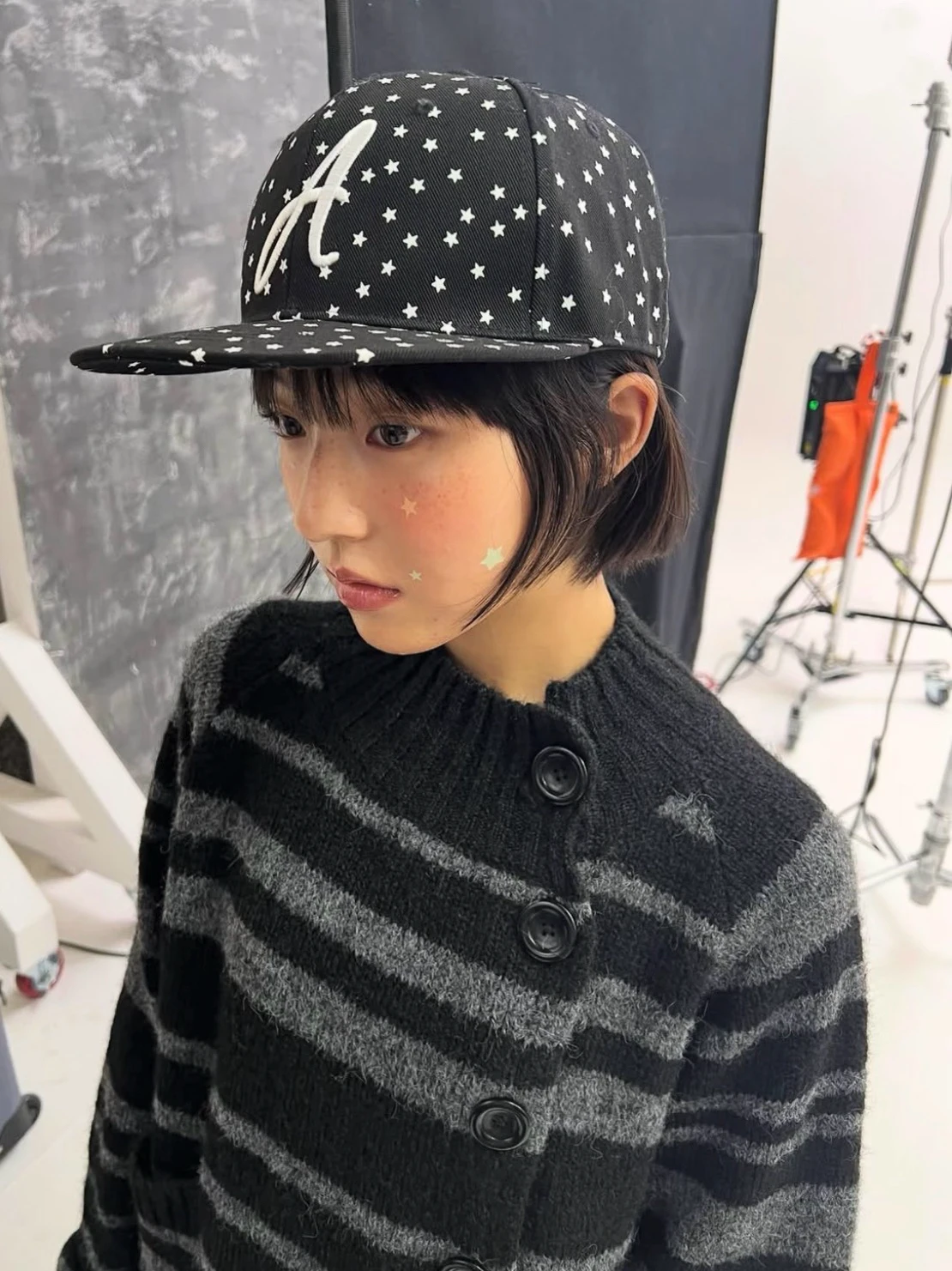 Unique Design Baseball Cap Embroidered V Letter Love Stitching Sunshade Flat Brim Hat Cotton Material Unisex round Top Hat
Unique Design Baseball Cap Embroidered V Letter Love Stitching Sunshade Flat Brim Hat Cotton Material Unisex round Top Hat