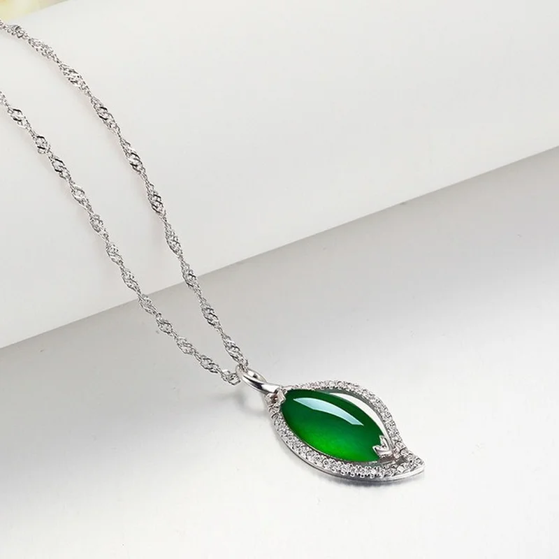 Chinese Natural Green Chalcedony Hand-carved Leaf Pendant Fashion Boutique Jewelry Women Necklace Popular Gift
Chinese Natural Green Chalcedony Hand-carved Leaf Pendant Fashion Boutique Jewelry Women Necklace Popular Gift
