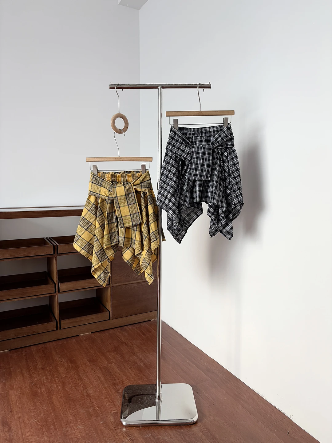 High Waist Asymmetrical Skirt Women's Summer College Style Short Casual Student A-Line Skirt Polyester Fiber Spring Season
High Waist Asymmetrical Skirt Women's Summer College Style Short Casual Student A-Line Skirt Polyester Fiber Spring Season