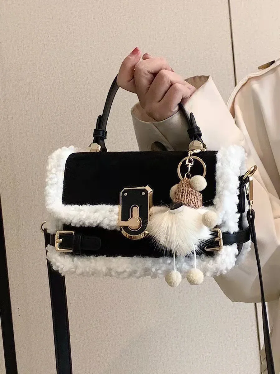 Retro Lamb Fur Handbag Women's Shoulder Bag Autumn Winter New Sle Frosted Square Bag Versatile INS Crossbody Bag WT440
Retro Lamb Fur Handbag Women's Shoulder Bag Autumn Winter New Sle Frosted Square Bag Versatile INS Crossbody Bag WT440