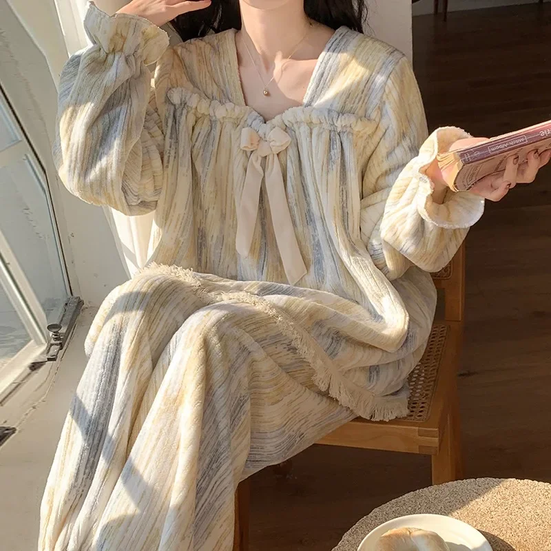 Pajamas Women's Winter Thickened Warm Spring and Autumn Striped Long Sleeve Square Collar Non-Stretch Cute Loose Casual HomeWear
Pajamas Women's Winter Thickened Warm Spring and Autumn Striped Long Sleeve Square Collar Non-Stretch Cute Loose Casual HomeWear