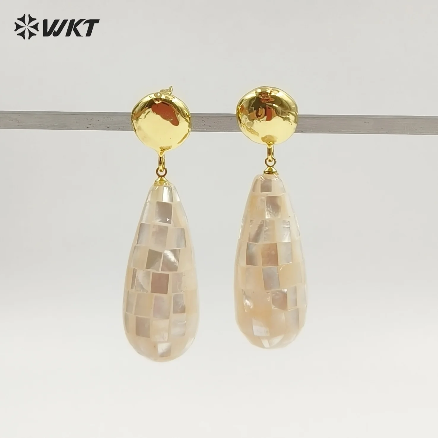 WT-MPE190 Hot Selling New Coming Shell Abalone Shell Earrings With 18k Real Gold Plated For Friends Decoration
WT-MPE190 Hot Selling New Coming Shell Abalone Shell Earrings With 18k Real Gold Plated For Friends Decoration