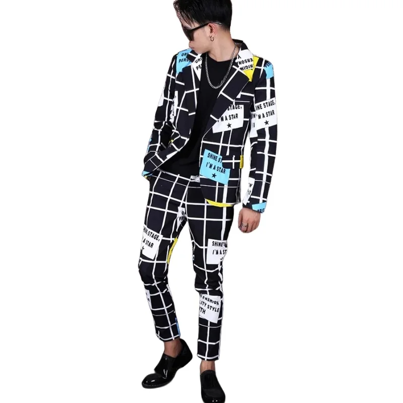 Personality Stripes Plaid Letter Printed Suit Men Blazer Pants 2 Piece Set Bar Singer Stage Performance Costume Casual Fashion
Personality Stripes Plaid Letter Printed Suit Men Blazer Pants 2 Piece Set Bar Singer Stage Performance Costume Casual Fashion