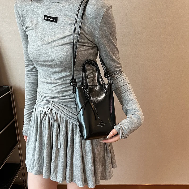 2025 New PU Leather Mini Crossbody Bag for Women Korean Fashion Luxury Shoulder Bags Female Simple Retro Handbags and Purses
2025 New PU Leather Mini Crossbody Bag for Women Korean Fashion Luxury Shoulder Bags Female Simple Retro Handbags and Purses