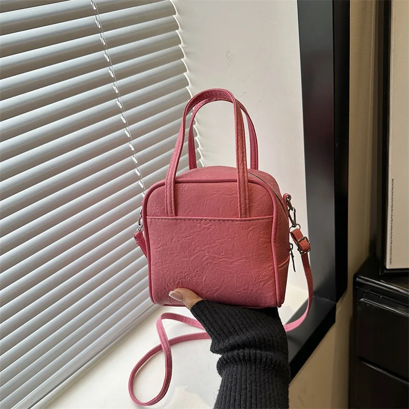 Small-scale casual and simple bag trendy and fashionable new style small bag 2026 summer women's shoulder bag
Small-scale casual and simple bag trendy and fashionable new style small bag 2026 summer women's shoulder bag