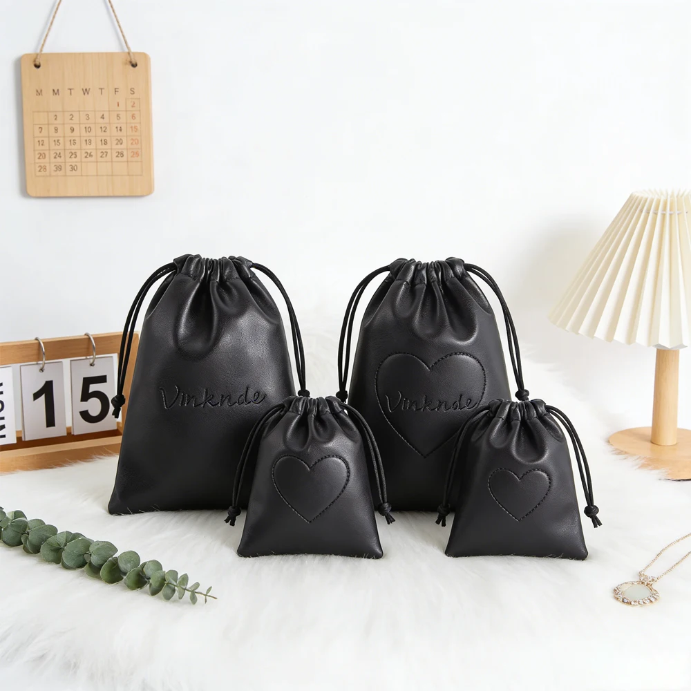 100Pcs 7x9cm Small Custom Black PU Leather Jewelry Drawstring Gift Bags Christmas Wedding Makeup Ring Earrings Necklace Pouch
100Pcs 7x9cm Small Custom Black PU Leather Jewelry Drawstring Gift Bags Christmas Wedding Makeup Ring Earrings Necklace Pouch