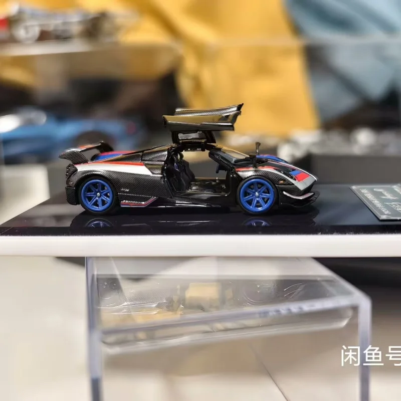 Модель автомобиля 1/64 King Pagani Huaya bc HEC North Exhibition Limited Edition, литая под давлением модель автомобиля из сплава, коллекция украшений.
Модель автомобиля 1/64 King Pagani Huaya bc HEC North Exhibition Limited Edition, литая под давлением модель автомобиля из сплава, коллекция украшений.