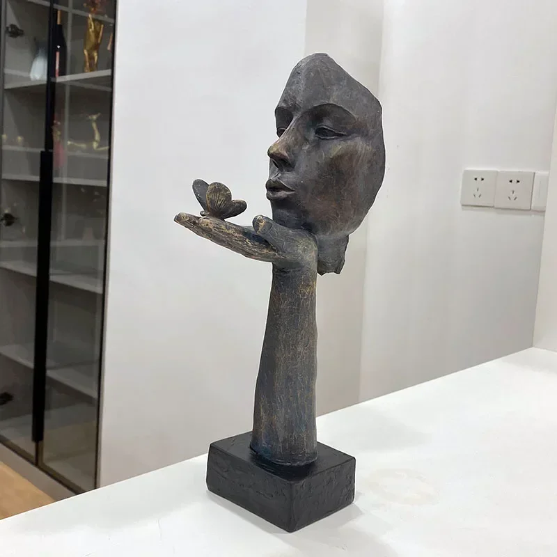 Статуэтка из смолы с изображением лица человека, винтажная ручная маска-бабочка, статуэтка с абстрактным рисунком, предметы для украшения интерьера дома
Статуэтка из смолы с изображением лица человека, винтажная ручная маска-бабочка, статуэтка с абстрактным рисунком, предметы для украшения интерьера дома