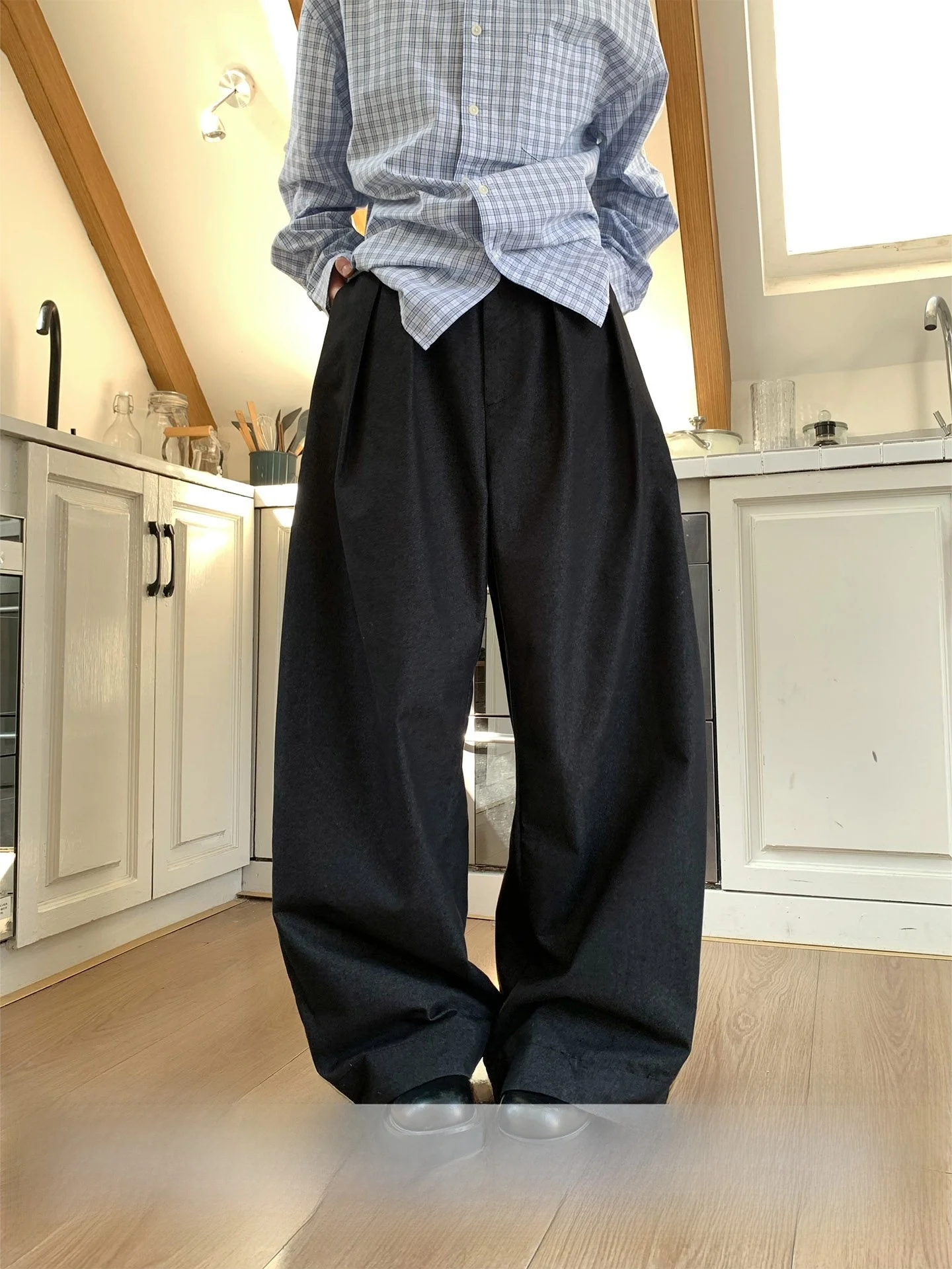 Black Original Denim mid Rise Straight Leg Jeans Neutral Style Simple Clean Fit Vintage Feel Spring Fashion Ladies Jeans
Black Original Denim mid Rise Straight Leg Jeans Neutral Style Simple Clean Fit Vintage Feel Spring Fashion Ladies Jeans
