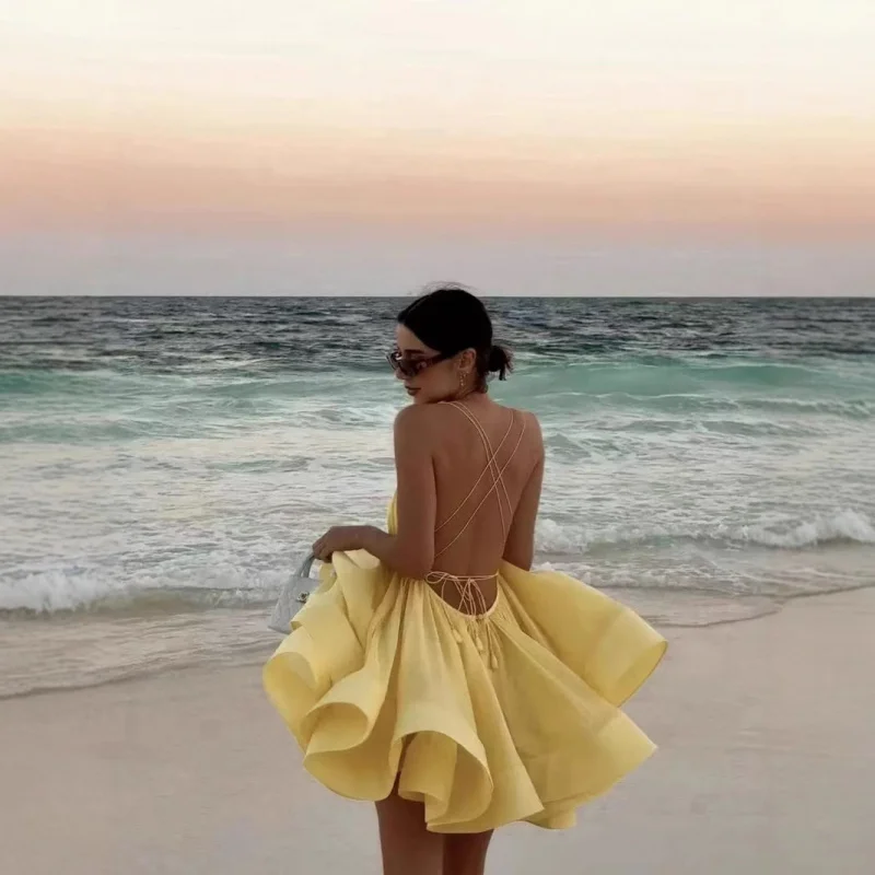 European and American Women's Fashion New Hot Style Spaghetti Strap Deep Backless Pleated Puff Dress 
European and American Women's Fashion New Hot Style Spaghetti Strap Deep Backless Pleated Puff Dress