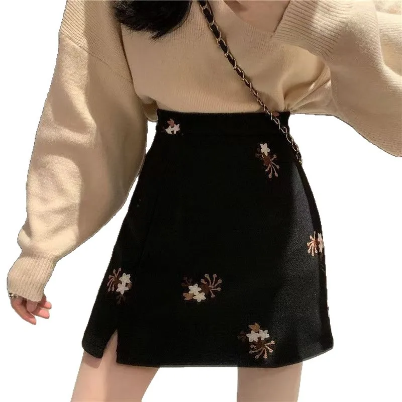 2026 New Autumn/Winter Plus Size Embroidered Midi Skirt, Versatile and Slimming Short Skirt
2026 New Autumn/Winter Plus Size Embroidered Midi Skirt, Versatile and Slimming Short Skirt