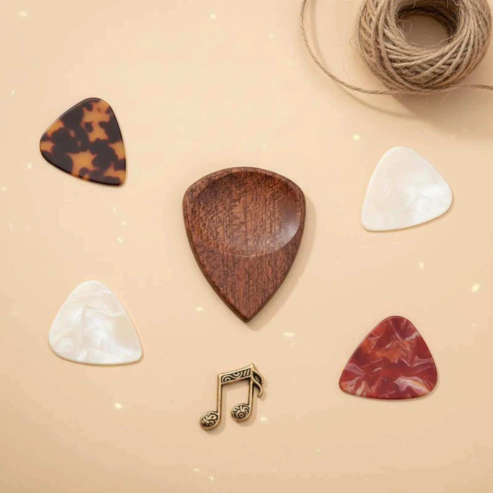Hardwood Wood Plectrum Container Vintage Design Wooden Guitar Pick Box Handmade Pick Storage Box Attractive Closure
Hardwood Wood Plectrum Container Vintage Design Wooden Guitar Pick Box Handmade Pick Storage Box Attractive Closure