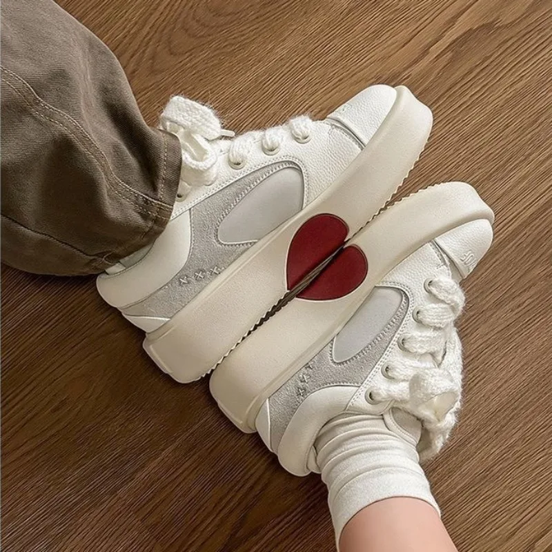 Love Heart Thick Sole Platform Sneakers Men Women Casual Leather Skateboard Shoes Couples Streetwear Fashion White Shoes 2026 신발
Love Heart Thick Sole Platform Sneakers Men Women Casual Leather Skateboard Shoes Couples Streetwear Fashion White Shoes 2026 신발
