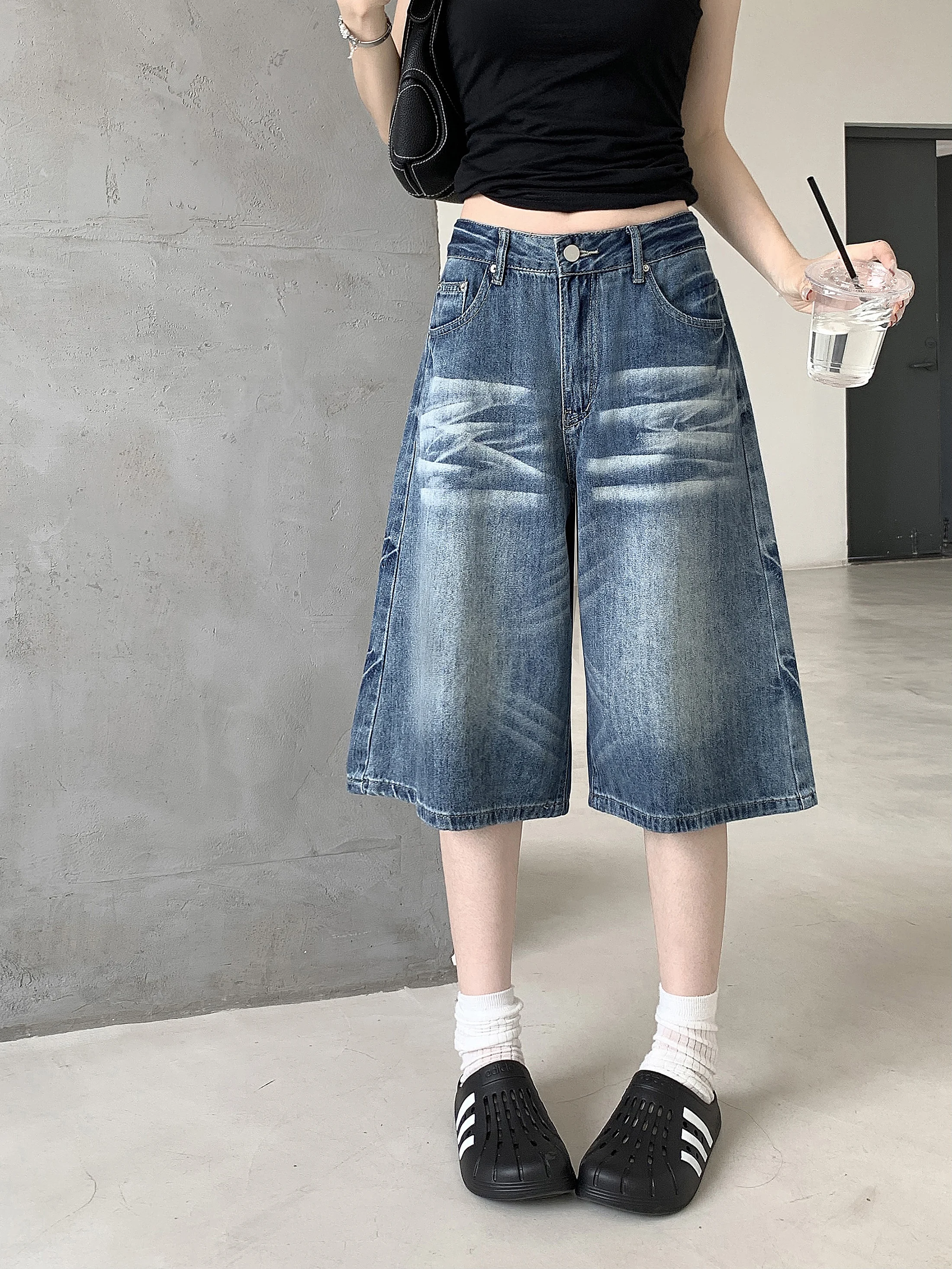 2025 Korean Chic Vintage Casual Street Style Jeans Women's New Washed Distressed Whiskering High-Waist Mid-Length Denim Shorts
2025 Korean Chic Vintage Casual Street Style Jeans Women's New Washed Distressed Whiskering High-Waist Mid-Length Denim Shorts
