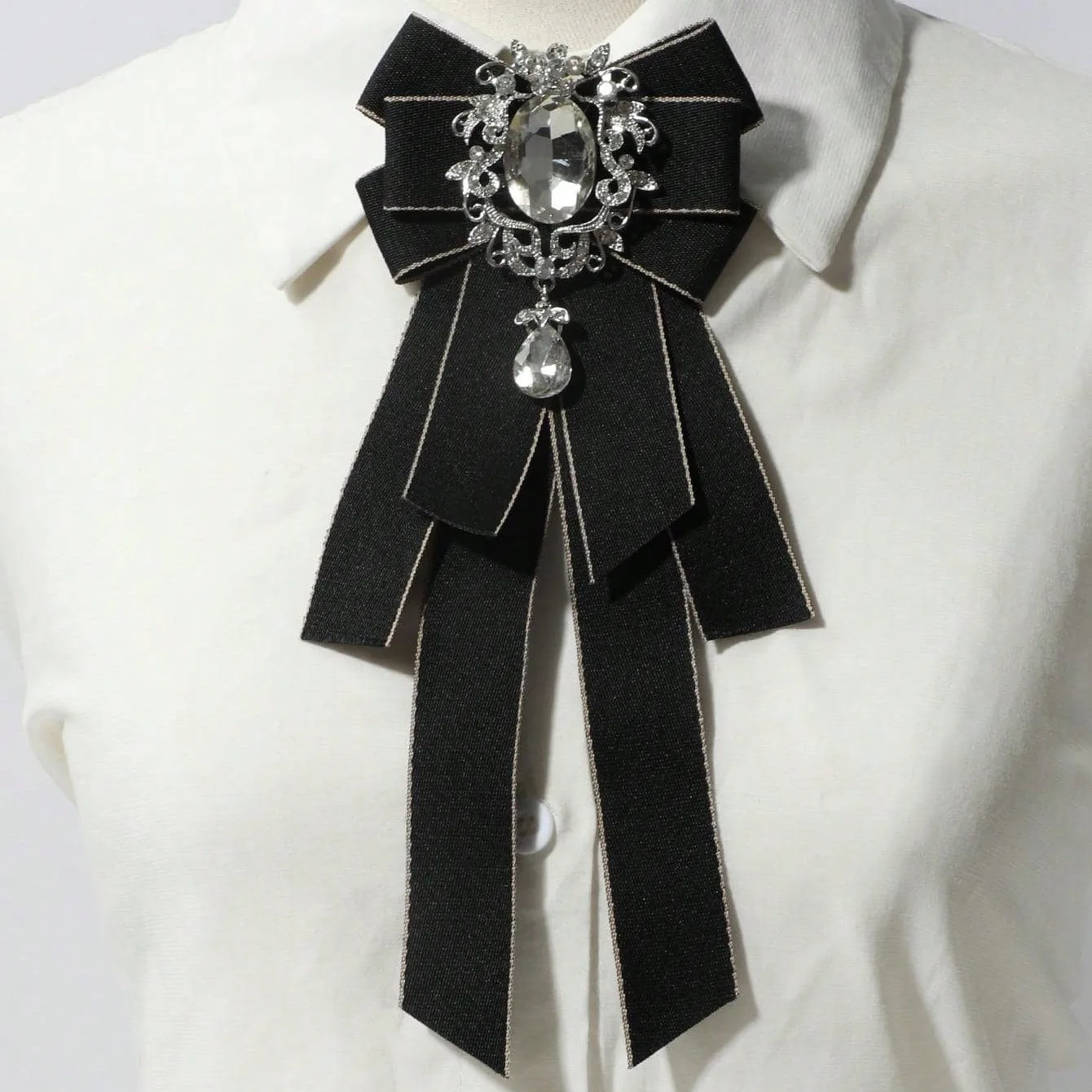 Luxurious Original Design Handcrafted Men's Bow Tie Rhinestone Webbing High-end Business Banquet Women's Rhine Stone Bow Tie
Luxurious Original Design Handcrafted Men's Bow Tie Rhinestone Webbing High-end Business Banquet Women's Rhine Stone Bow Tie