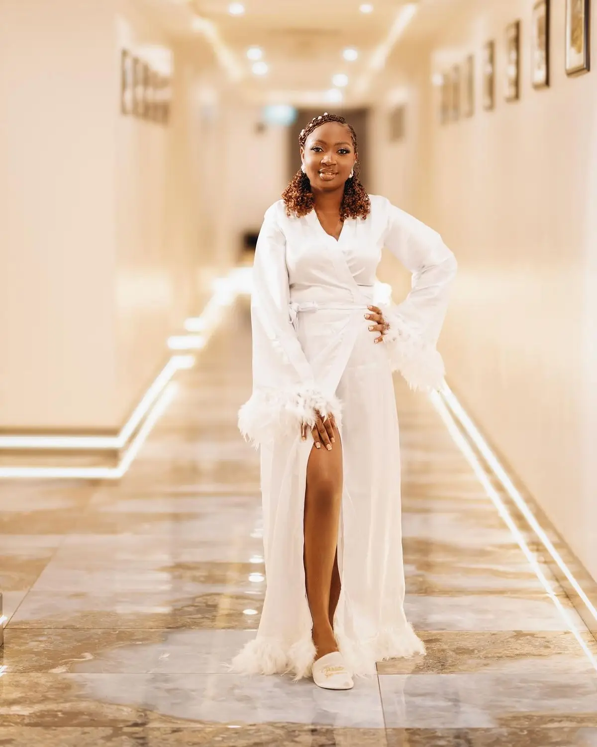 White Feather Women Pregnant Prom Dress Full Sleeve Belted Bridal Morning Robes Silk Satin Evening Gown Sleepwear Customized
White Feather Women Pregnant Prom Dress Full Sleeve Belted Bridal Morning Robes Silk Satin Evening Gown Sleepwear Customized