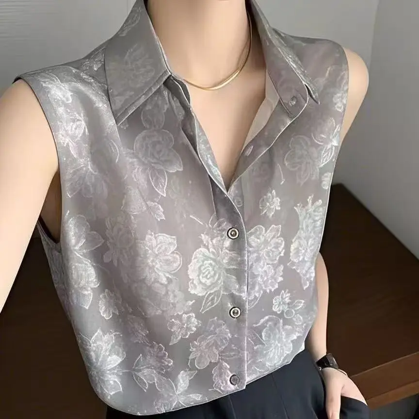 French Polo Shirt Sheer Embossed White Blouse Women Elegant Sleeveless Sunproof Office Lady Korean Casual Shirts Summer 2025
French Polo Shirt Sheer Embossed White Blouse Women Elegant Sleeveless Sunproof Office Lady Korean Casual Shirts Summer 2025