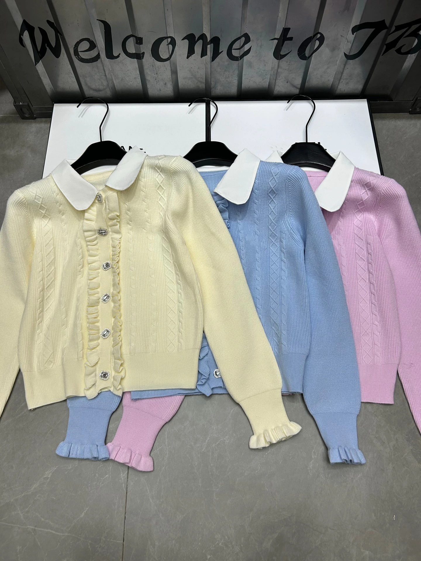 VIBE Trendy Brand Korean Style Long Sleeve Knitted Sweater Coat Women's Ruffle Collar Color Block Design Soft Comfortable Fit
VIBE Trendy Brand Korean Style Long Sleeve Knitted Sweater Coat Women's Ruffle Collar Color Block Design Soft Comfortable Fit