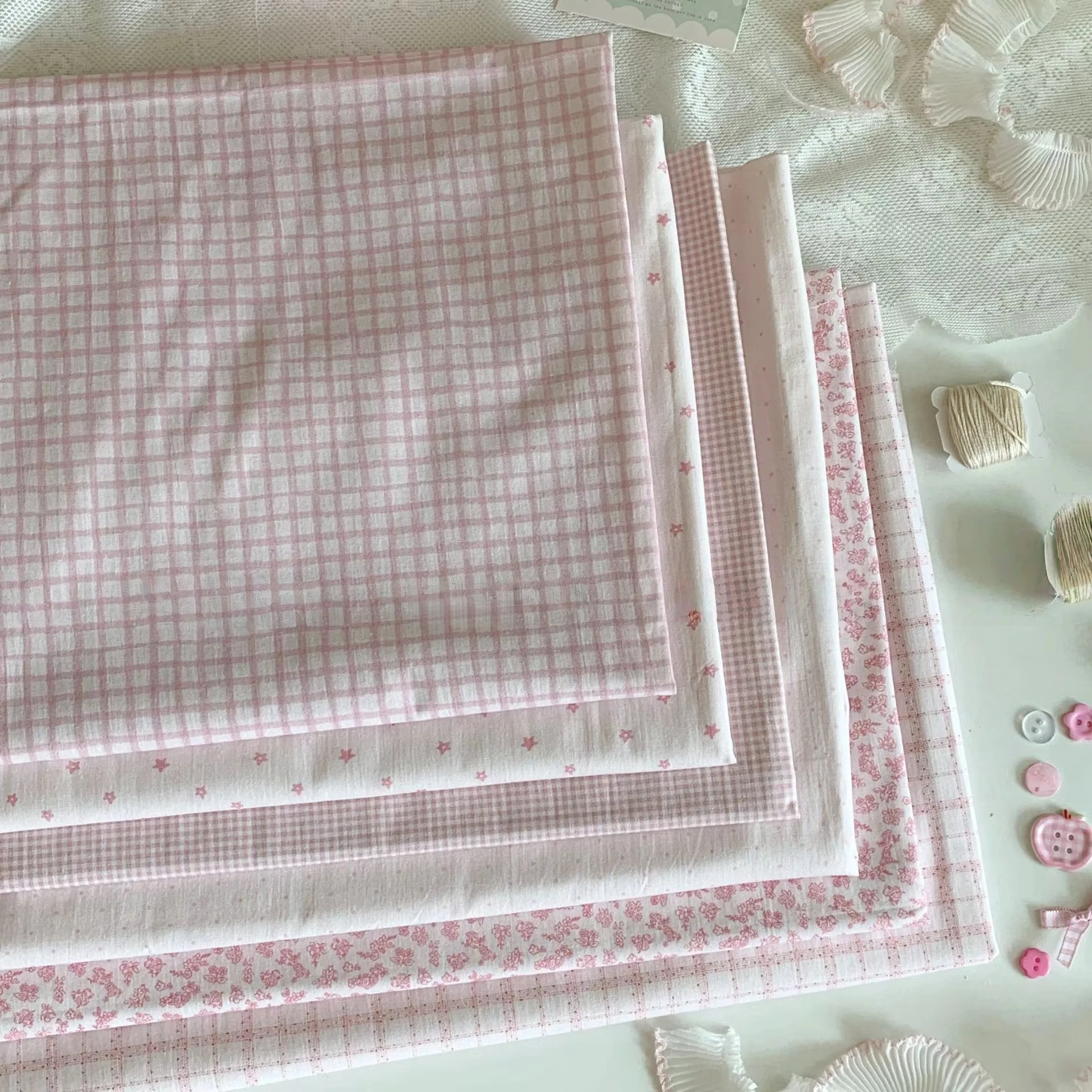 Pink Cotton Digital Print Fabric 140x50cm 40S Floral Check Design for DIY Home Wear Sewing Ins Style Women Kids Clothing
Pink Cotton Digital Print Fabric 140x50cm 40S Floral Check Design for DIY Home Wear Sewing Ins Style Women Kids Clothing