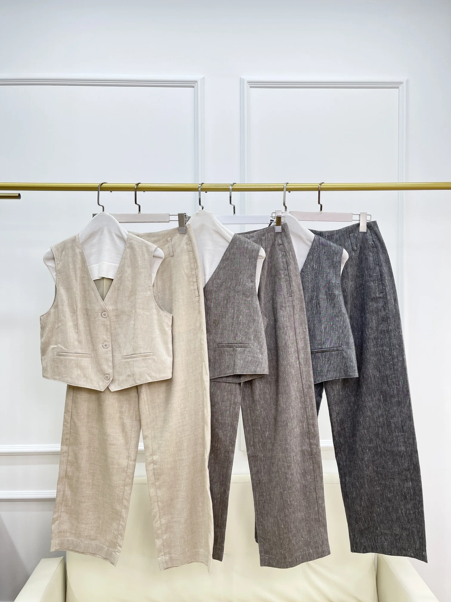 High-Quality Suit Linen Wool Blend V-Neck Old Money Style Waistcoat + Wide-Leg Pants Two-Piece Suit Casual Fashion
High-Quality Suit Linen Wool Blend V-Neck Old Money Style Waistcoat + Wide-Leg Pants Two-Piece Suit Casual Fashion