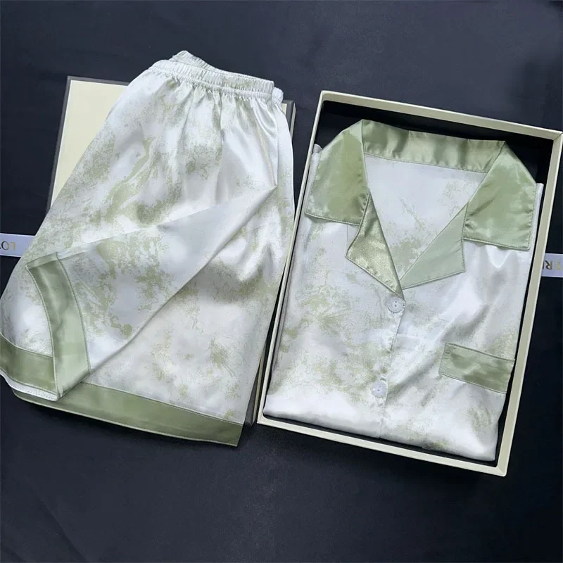 Пижамы из ледяного шелка, женские кардиганы, шорты с короткими рукавами, высококачественная женская ночная рубашка, домашняя одежда, комплект из двух предметов с тушью
Пижамы из ледяного шелка, женские кардиганы, шорты с короткими рукавами, высококачественная женская ночная рубашка, домашняя одежда, комплект из двух предметов с тушью