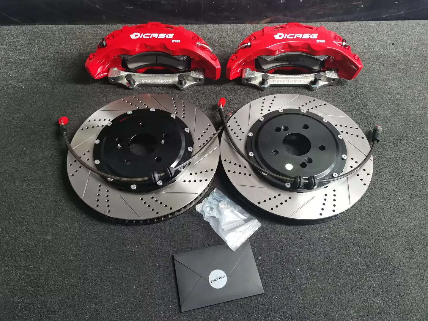 DICASE 6-piston high-performance brake caliper kit fits Acura TLX 2015-2020 (UB1/UB2)
DICASE 6-piston high-performance brake caliper kit fits Acura TLX 2015-2020 (UB1/UB2)