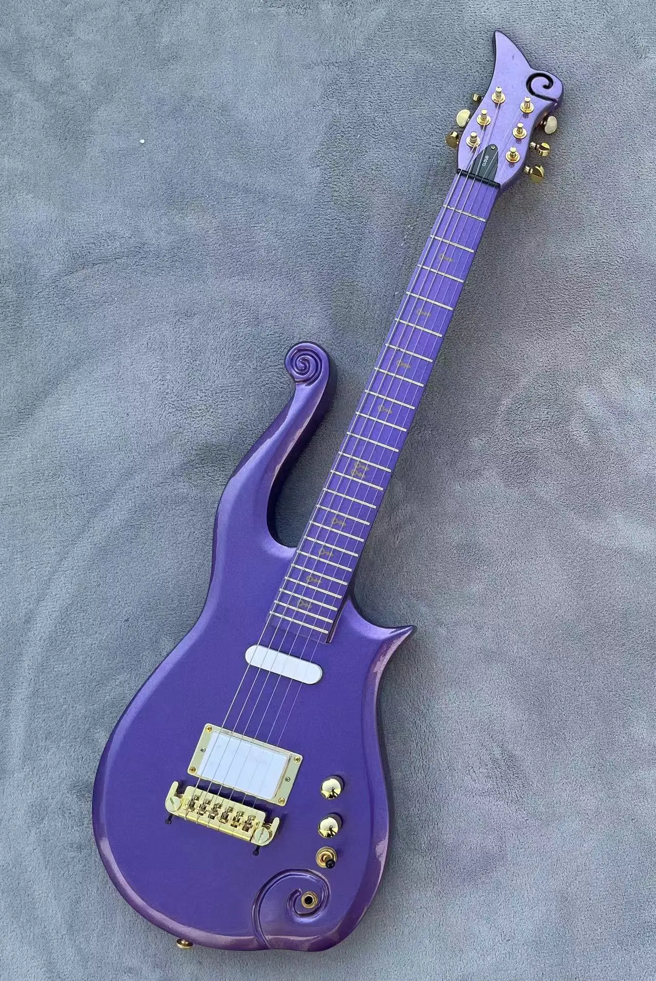 Custom Prince Cloud 6 Strings Electric Guitar Metal Purple Color in Stock Discount Free Shipping C1650
Custom Prince Cloud 6 Strings Electric Guitar Metal Purple Color in Stock Discount Free Shipping C1650