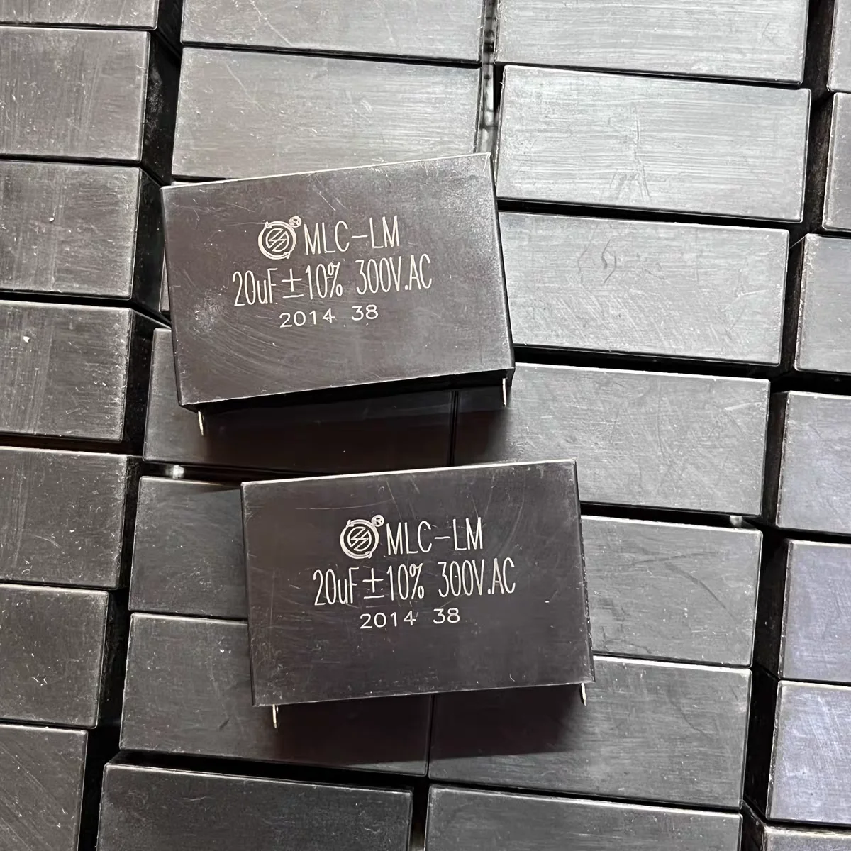 5 шт./MLC-LM 20 мкФ 300 В переменного тока высокочастотный IGBT поглощающий фильтр переменного тока конденсатор отключения
5 шт./MLC-LM 20 мкФ 300 В переменного тока высокочастотный IGBT поглощающий фильтр переменного тока конденсатор отключения