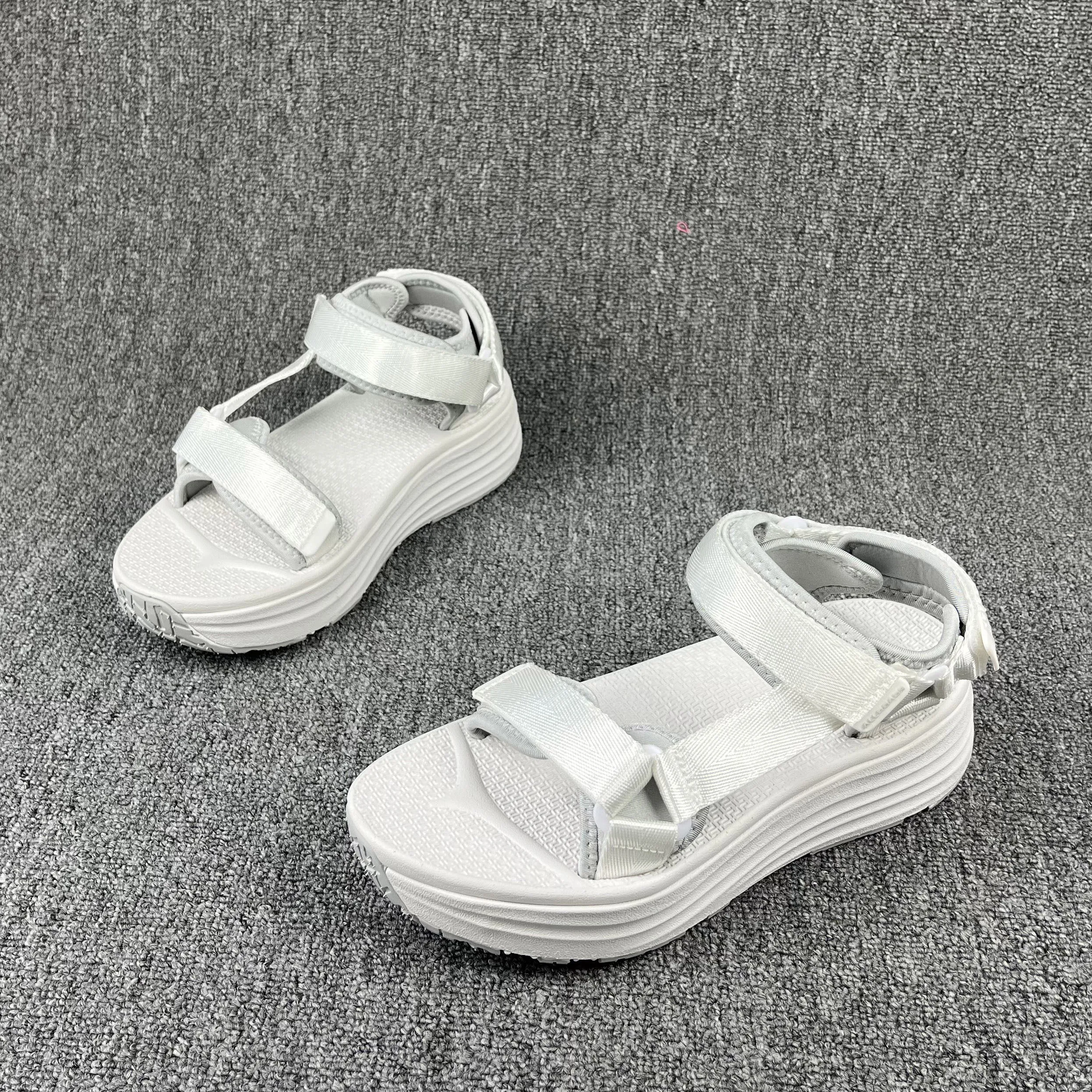Новые летние легкие портативные повседневные сандалии Beach oes с поддержкой свода стопы, дышащие нескользящие резиновые сандалии
Новые летние легкие портативные повседневные сандалии Beach oes с поддержкой свода стопы, дышащие нескользящие резиновые сандалии