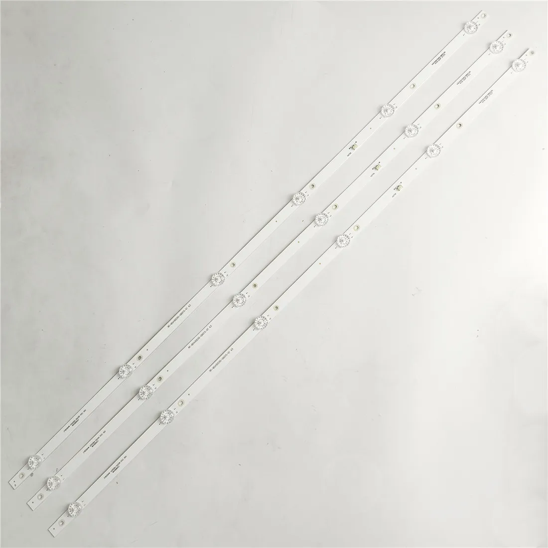 LED Backlight strip 6 lamp For RF-BS430S30-0601S-01 A3 LT-324X3 MAX-E43CH-S 6V/LED
LED Backlight strip 6 lamp For RF-BS430S30-0601S-01 A3 LT-324X3 MAX-E43CH-S 6V/LED